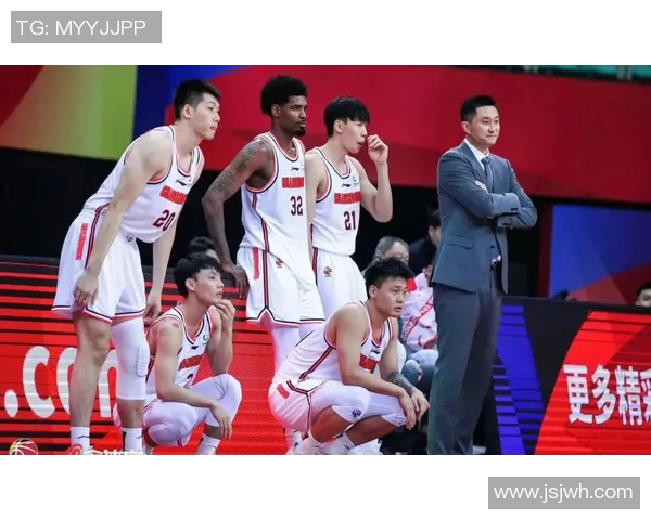 广东宏远强强对决再燃战火巅峰之战揭示新赛季格局变化 广东宏远强强对决再燃战火巅峰之战揭示新赛季格局变化