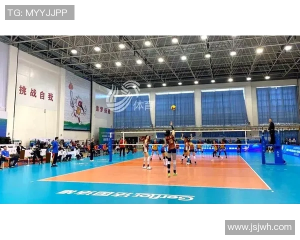 河南队迎战强敌展开激烈对决 聚焦球场内外精彩瞬间 河南队迎战强敌展开激烈对决 聚焦球场内外精彩瞬间