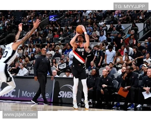 爵士主场迎战开拓者年轻阵容激活球队攻防两端全面较量